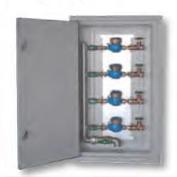 CAJA ANTICONGELANTE EN ABS-PMMA AUTOEXTINGUIBLE EN GRIS PARA 4 CONTADORES DE AGUA DIMENSIONES EXTERNAS 685X885X240 MM CON DISTANCIA ENTRE EJES 200 MM PESO 9.30 KG REF. TECNOGAS 20928